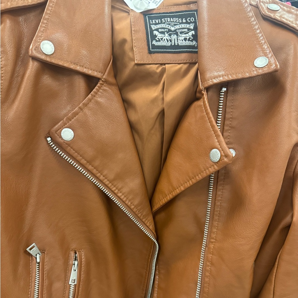 Brand New With Tags • Levi Strauss Leather Jacket • Perfect for Fall